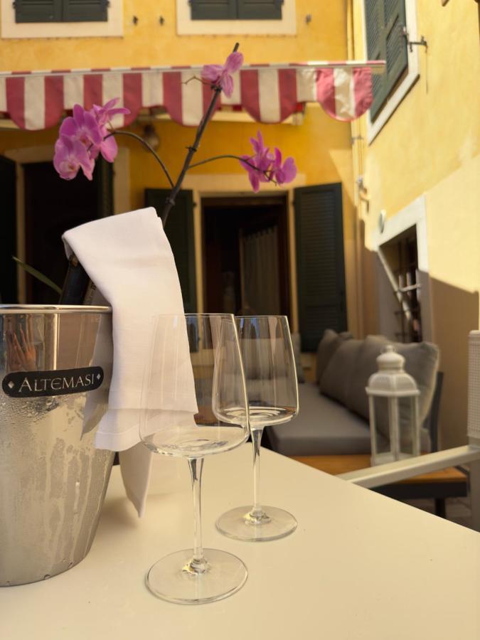 Napule...E Apartments Peschiera del Garda Eksteriør billede